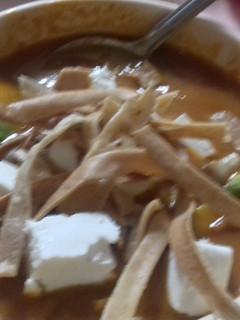 Una foto de Sopa de tortilla con polvo y camarones secos para la cuaresma Doña Chole