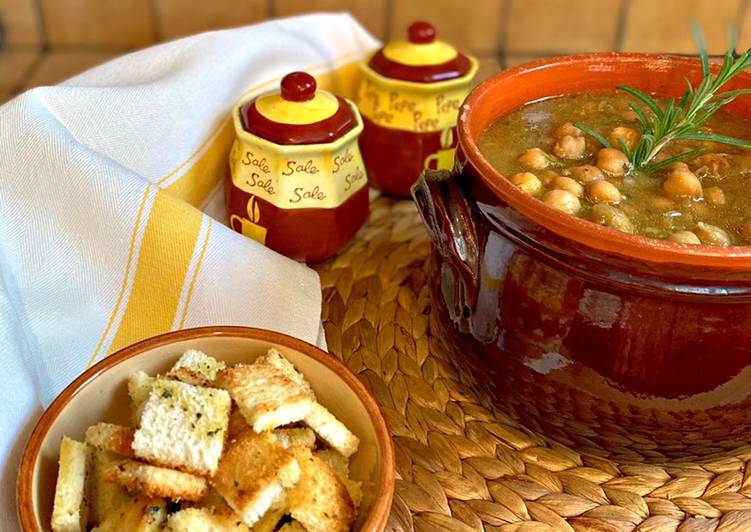 Step-by-Step Guide to Prepare Perfect Zuppa di ceci con crostini aromatizzato al rosmarino e origano 🍲🥄🍂