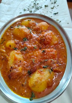 A picture of Dum aloo.