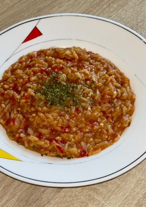 Una foto de Estofado de verduras con arroz (Ghiveci)