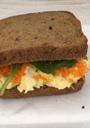 Una foto de Egg salad sándwich (sándwich salado de huevo)-Receta BBB