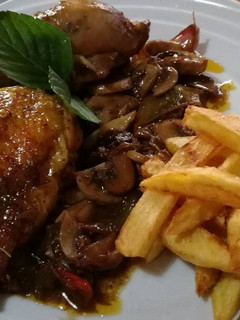 Una foto de Pollo en salsa