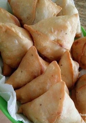 A picture of Whosayna’s Arabian Samosas.