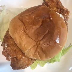 A picture of Zinger chicken burger 🍔.