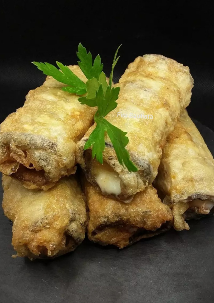 Una foto de Rollitos de berenjena relleno de jamón y queso