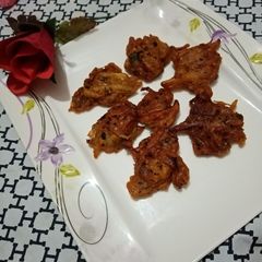 A picture of Crispy potato And onion pakora.