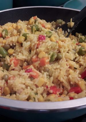 Una foto de Arroz primavera... rapidísimo y facilll😋