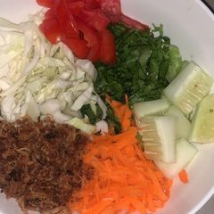A picture of Beef floss salad.