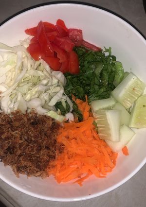A picture of Beef floss salad.