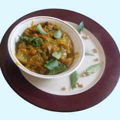 A picture of Bottle gourd Koottu (suraikkai koottu in Tamil).