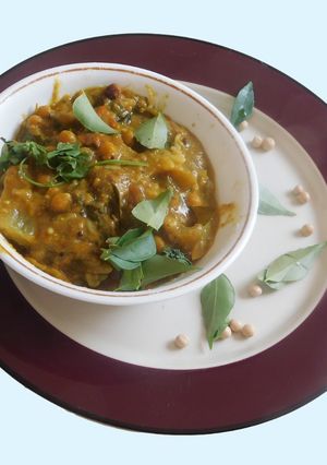 A picture of Bottle gourd Koottu (suraikkai koottu in Tamil).