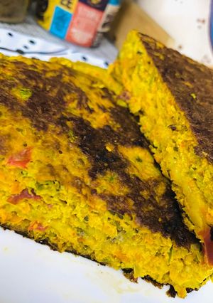 Una foto de REVUELTO DE VEGETALES DE ESTACIÓN (TIPO TORTILLA)🧅🫑🥒🫑🍅