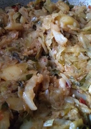A picture of Cabbage Potato curry.
