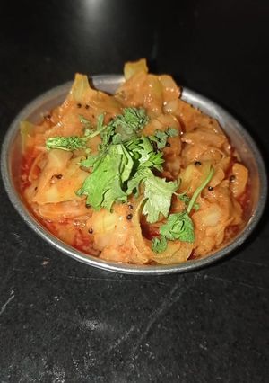 કોબીજ નુ શાક (Cabbage Shak Recipe In Gujarati) રેસીપી મુખ્ય ફોટો