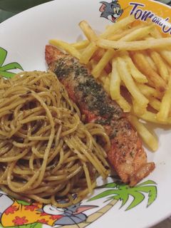 Foto resep Sphagetti Aglio Olio with Salmon Steak & French Fries 🍟