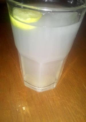 Una foto de Agua de limón 🍋