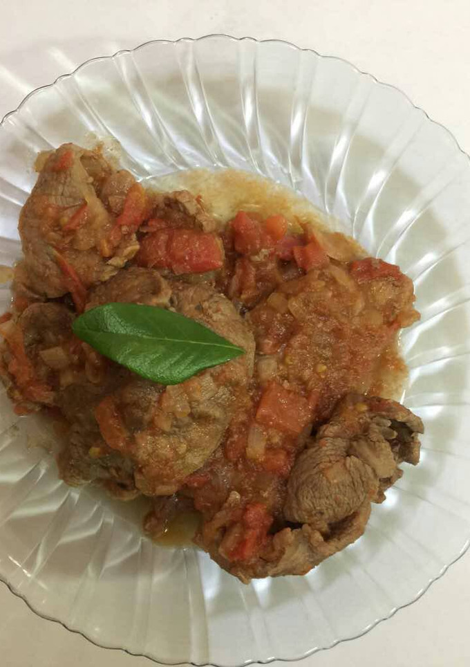 Una foto de Carne con jitomate y cebolla