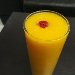 A picture of Mango and pineapple smoothie.