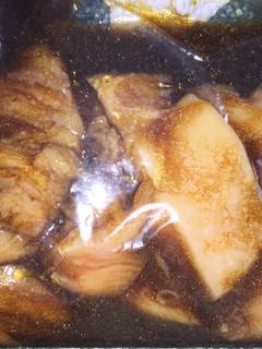 A picture of 4 ingredient chicken marinade.