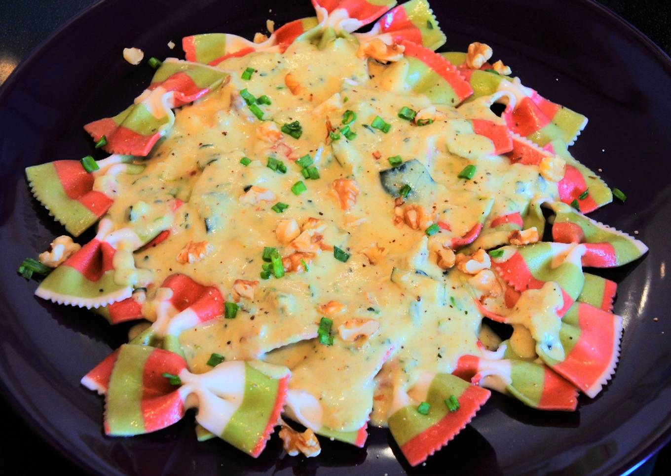 Pasta con salsa de calabacín, queso y nueces 🍝 🧀