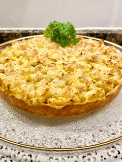 Una foto de Pastel salado de patata, butifarra y mozzarella
