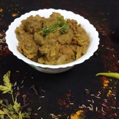 A picture of Hari mirch ka gosht (mutton).