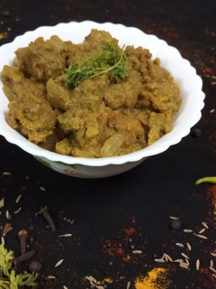 A picture of Hari mirch ka gosht (mutton).