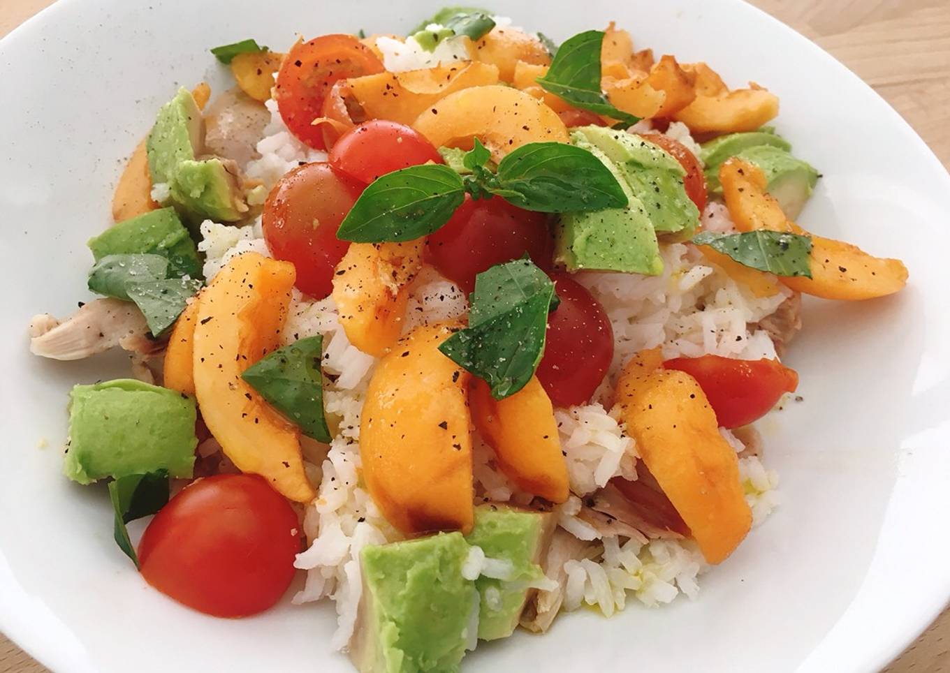 Ensalada de arroz agridulce con nísperos