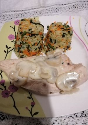 Una foto de Pollo al champiñón