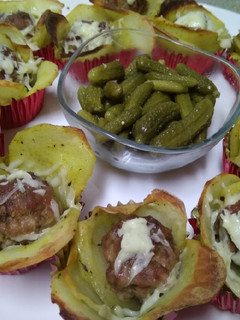 Una foto de Albóndigas con patatas, en el horno