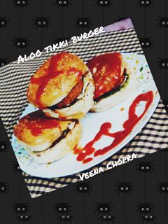 आलू टिक्की बर्गर (aloo tikki burger recipe in Hindi) रेसिपी मुख्य फोटो
