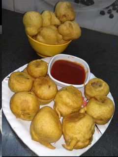 मटर आलू बोंडा/ वड़ा (राजस्थान स्पैशल) (Matar aloo bonda/ vada (Rajasthan special recipe in Hindi) रेसिपी मुख्य फोटो