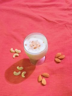 मीठी लस्सी(meethi lassi recipe in hindi) रेसिपी मुख्य फोटो