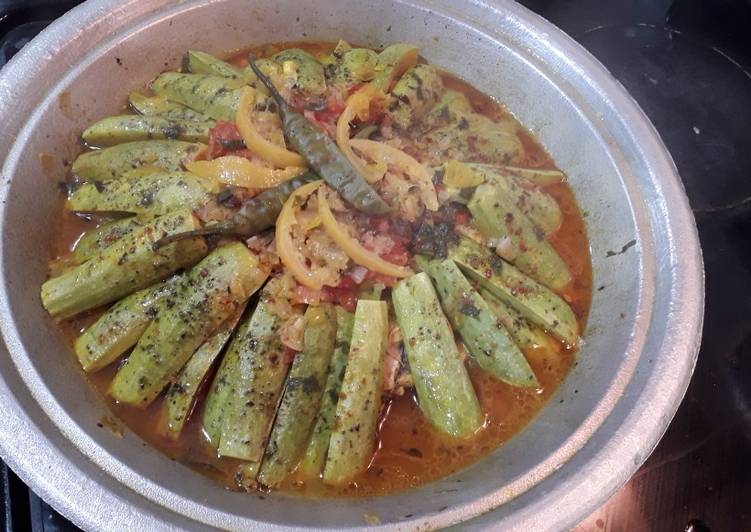 طجين دجاج مع كوسه على طريقه المغربية