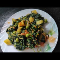 A picture of Aloo matar methi.