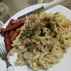A picture of Basic cheesy pasta with English sausages.