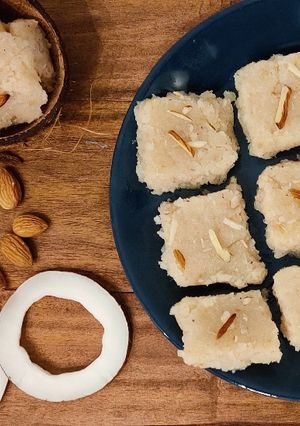 কোকোনাট বরফি (coconut barfi recipe in Bengali) রেসিপির প্রধান ছবি
