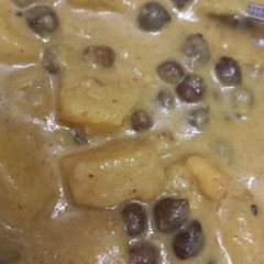 A picture of Curry cholay.