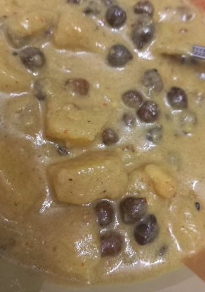 A picture of Curry cholay.