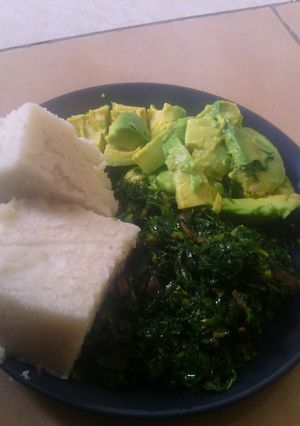 A picture of Ugali Sukuma na Avocado.