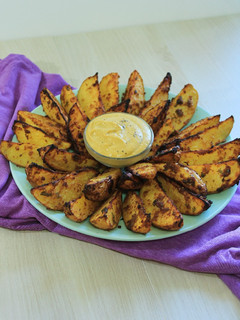 Foto de Batatas rústicas com molho de pimentos assados