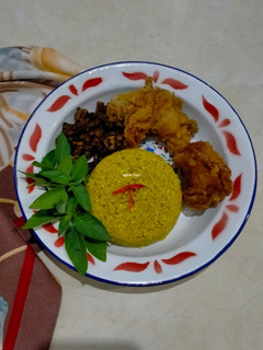 Foto resep Nasi Kuning Ayam Crispy