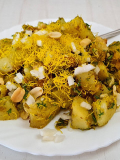 आलू चाट (aloo chaat recipe in Hindi) रेसिपी मुख्य फोटो