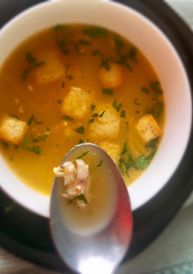 Una foto de Caldo casero de pollo