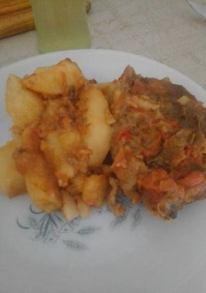 Una foto de Bife de chorizo a la olla con papas