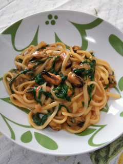 Foto di Linguine con crema di patate,cozze e rucola