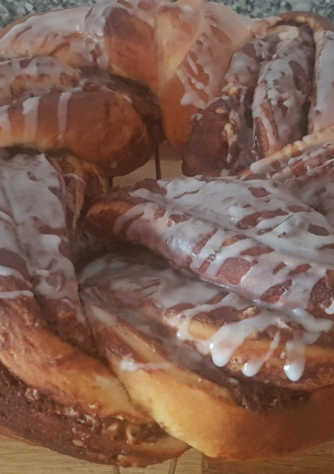 Una foto de Rosca trenzada de chocolate y nueces