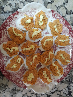 Una foto de Huevos rellenos de atún y surimi