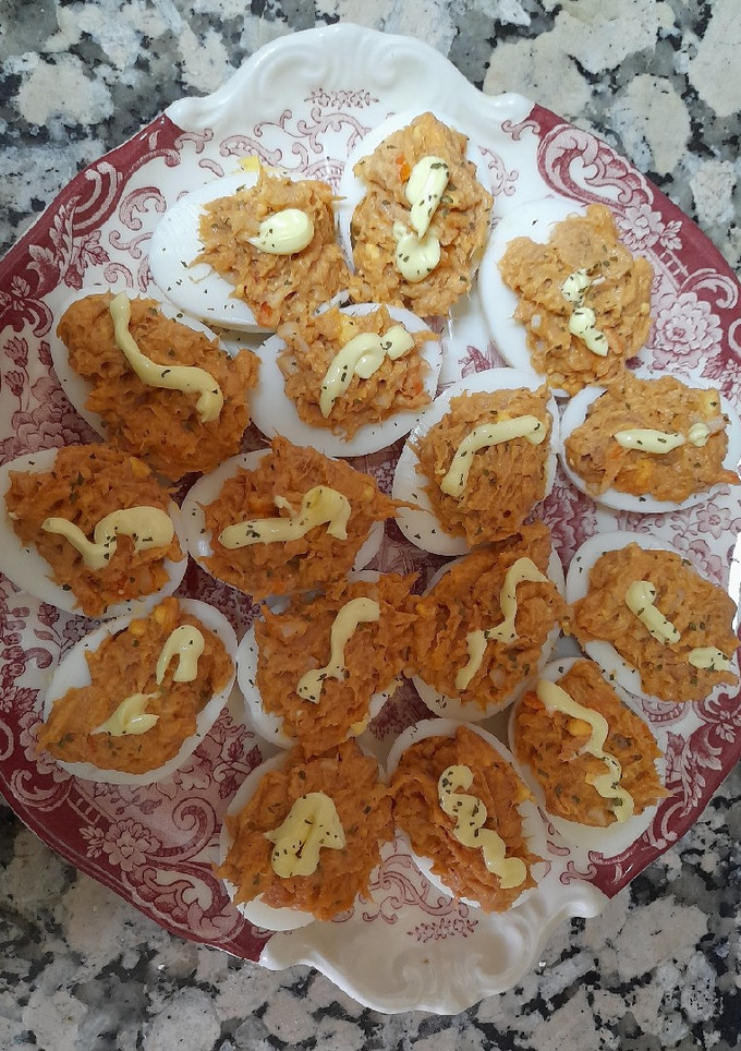 Una foto de Huevos rellenos de atún y surimi