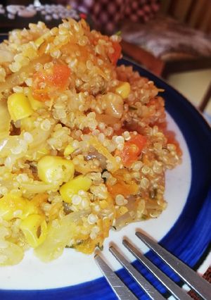 Una foto de Quinoa con verduras🍅🥕🌽